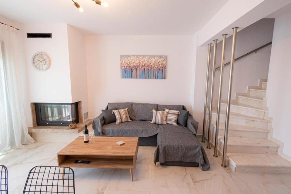 Living room, Photo of the whole room, Seating area