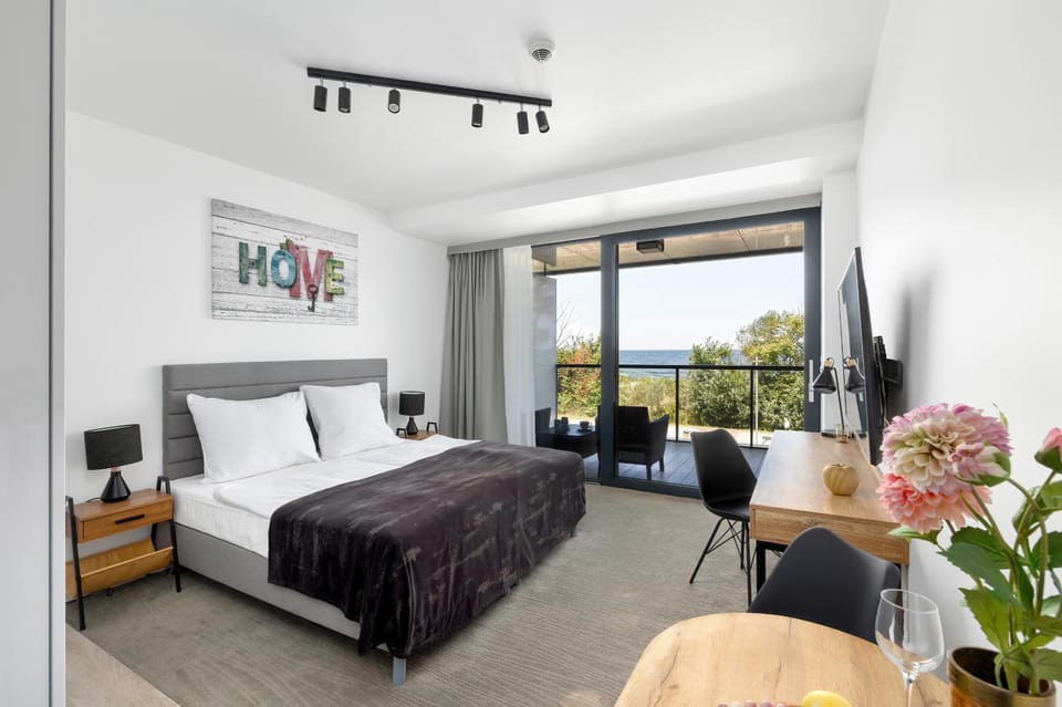 Photo of the whole room, Seating area