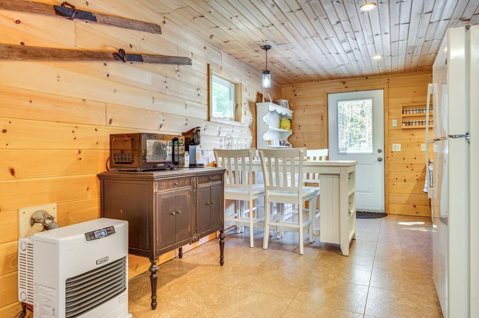 Hiking & Snowmobile Trails On-Site: Alton Retreat! House in Barnstead