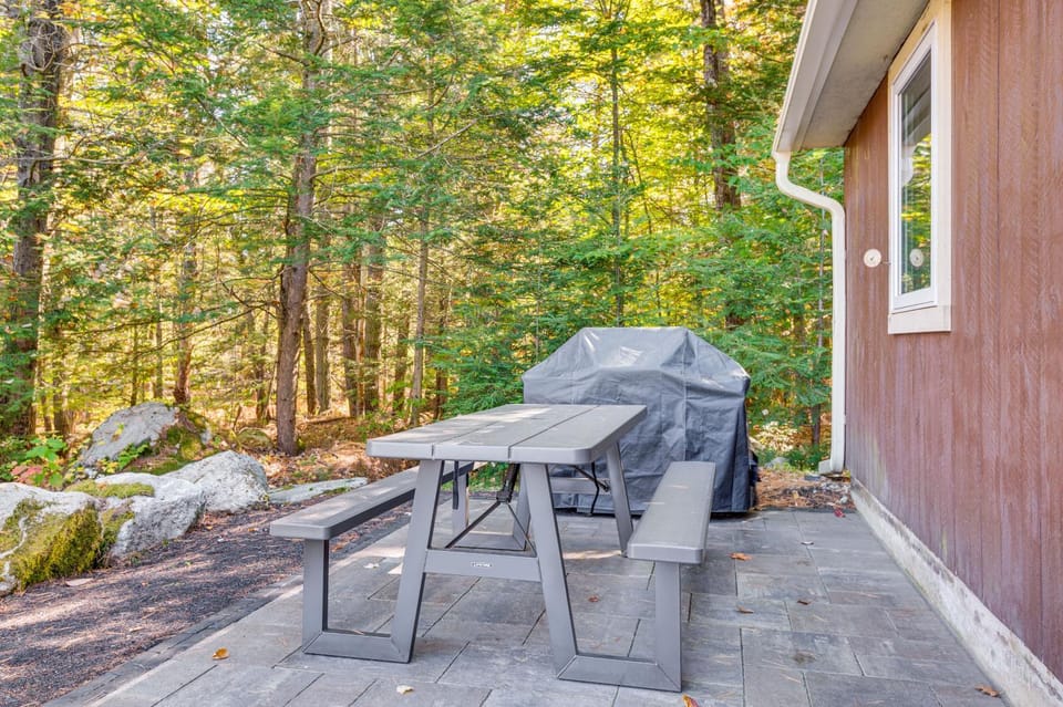 Hiking & Snowmobile Trails On-Site: Alton Retreat! House in Barnstead