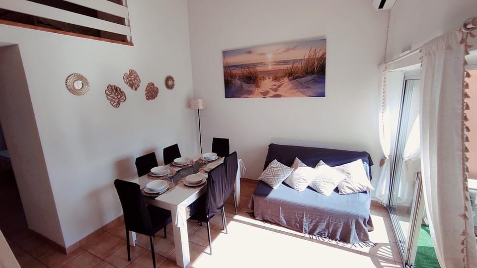 Bed, Living room, Seating area