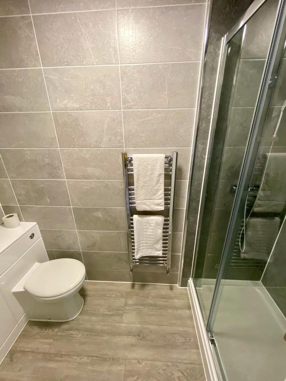 Shower, Toilet, Bathroom, towels