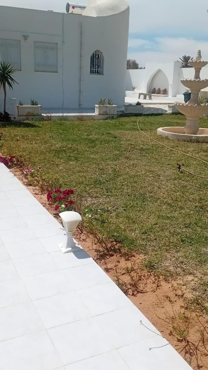 Villa privee Narjess grande piscine et jacuzzi House in Tunisia