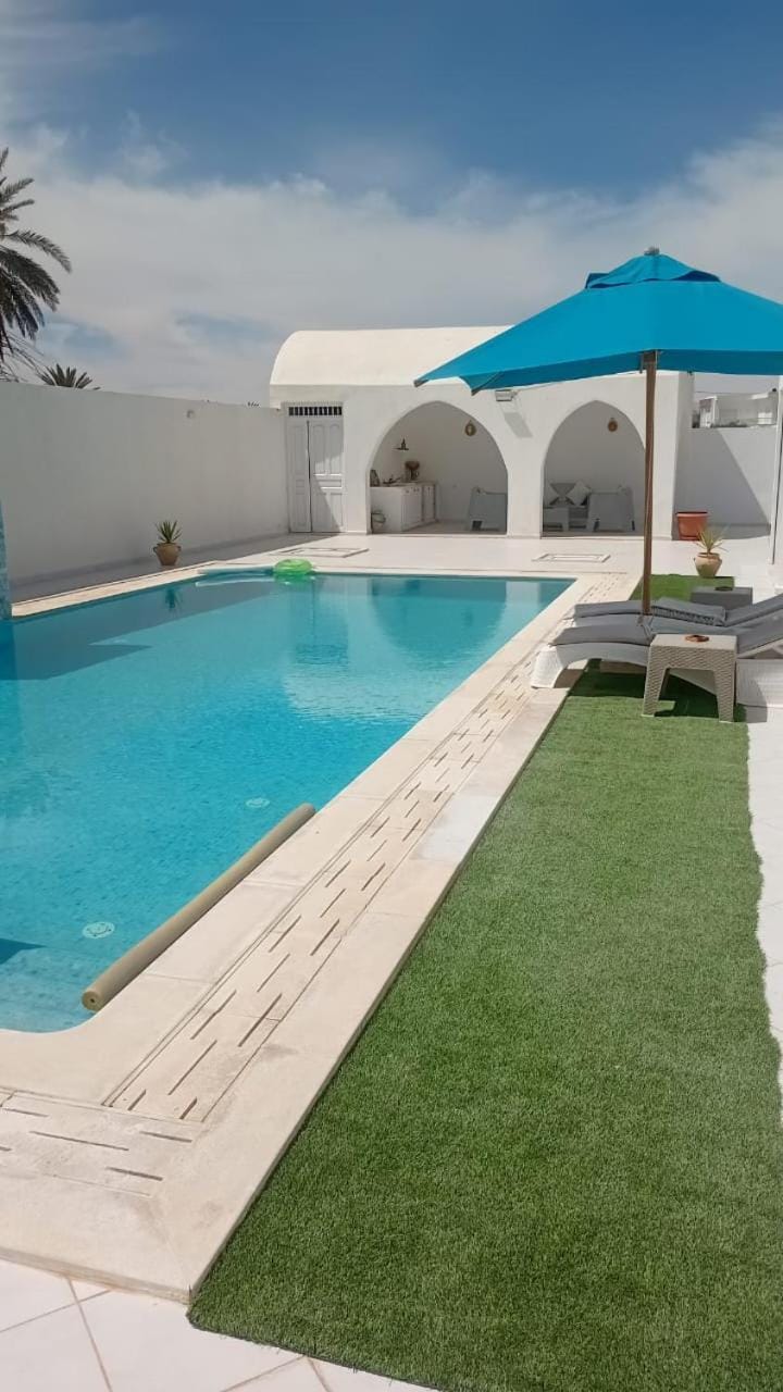 Villa privee Narjess grande piscine et jacuzzi House in Tunisia