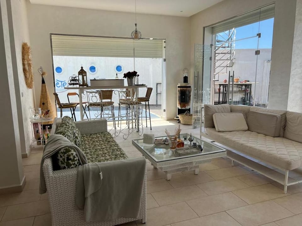 Villa with rooftop bar overlooking sea, pool & vegetable garden House in Casablanca-Settat