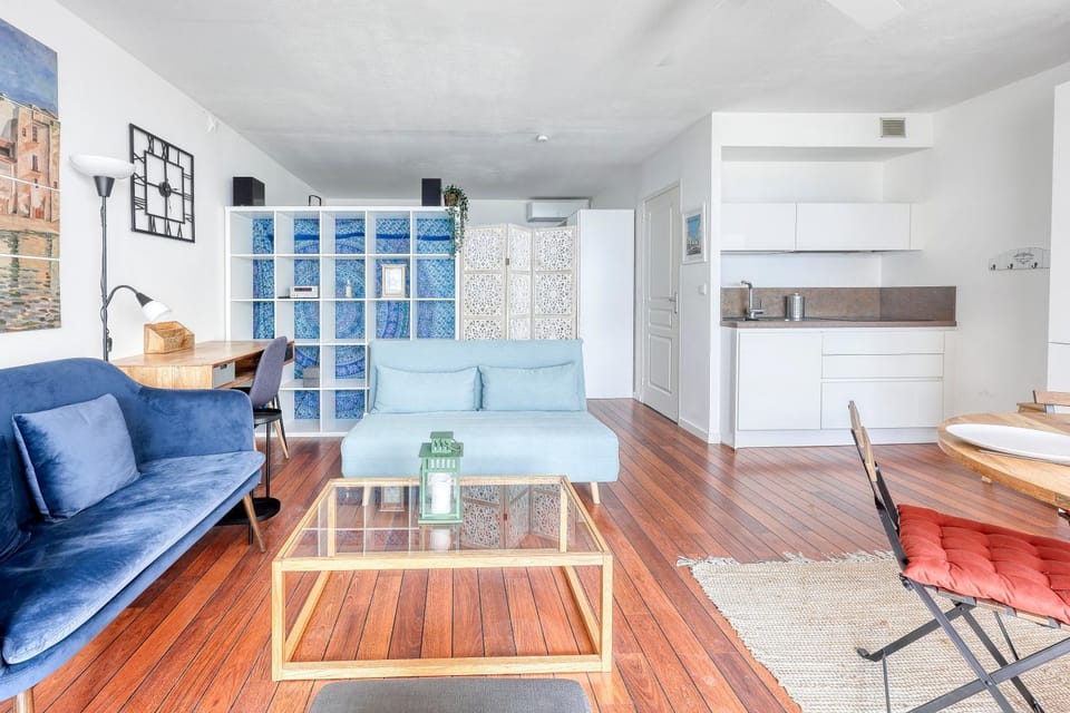 Kitchen or kitchenette, Living room