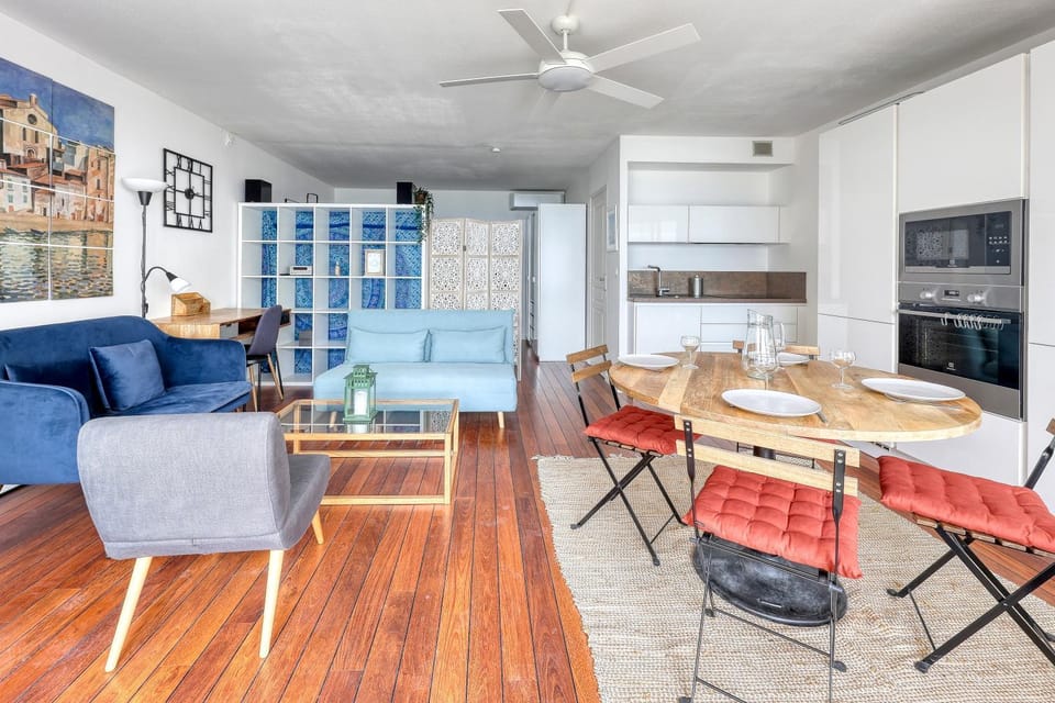 Kitchen or kitchenette, Living room, Dining area