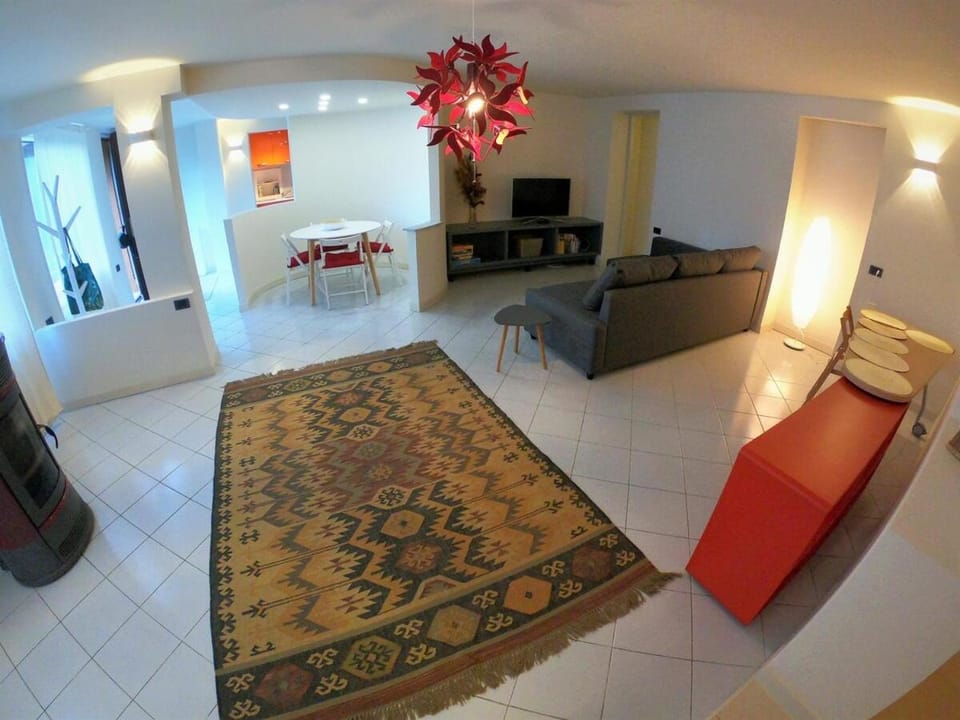 Bed, TV and multimedia, Living room, Photo of the whole room, Seating area, Dining area