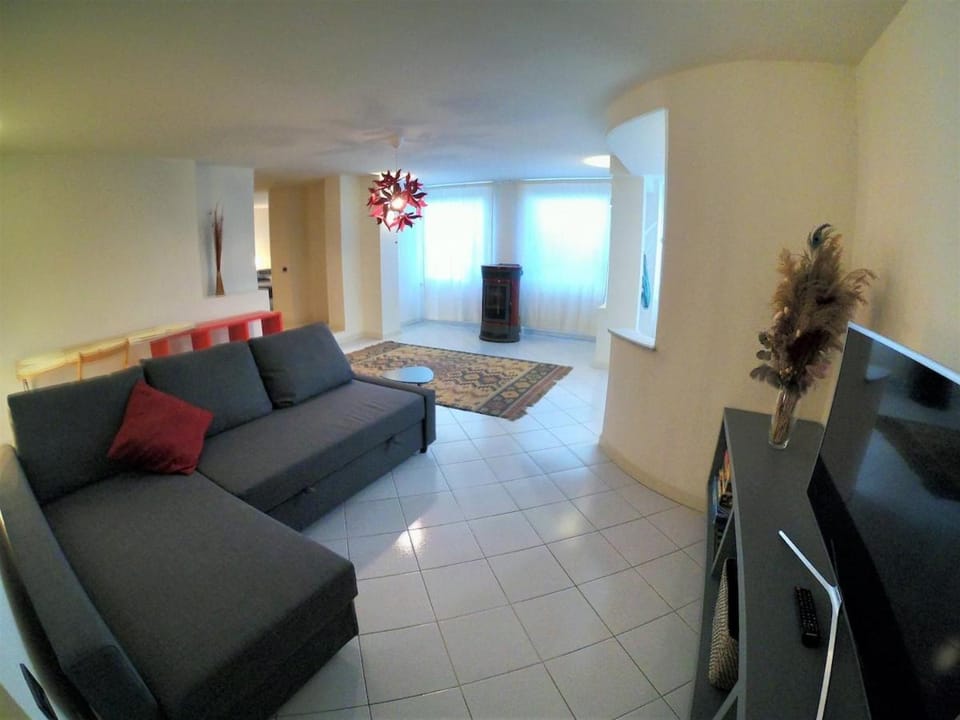 Communal lounge/ TV room, TV and multimedia, Living room, Seating area, Evening entertainment
