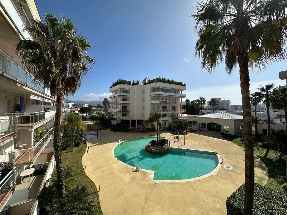 Property building, Garden, Swimming pool