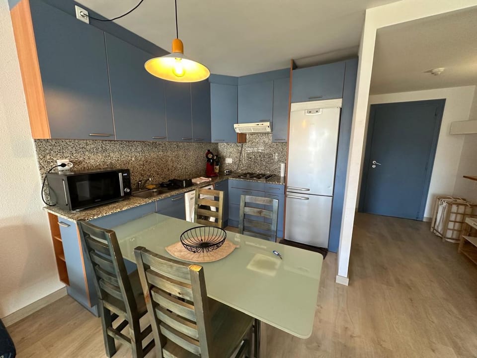 Kitchen or kitchenette, pet friendly, stove