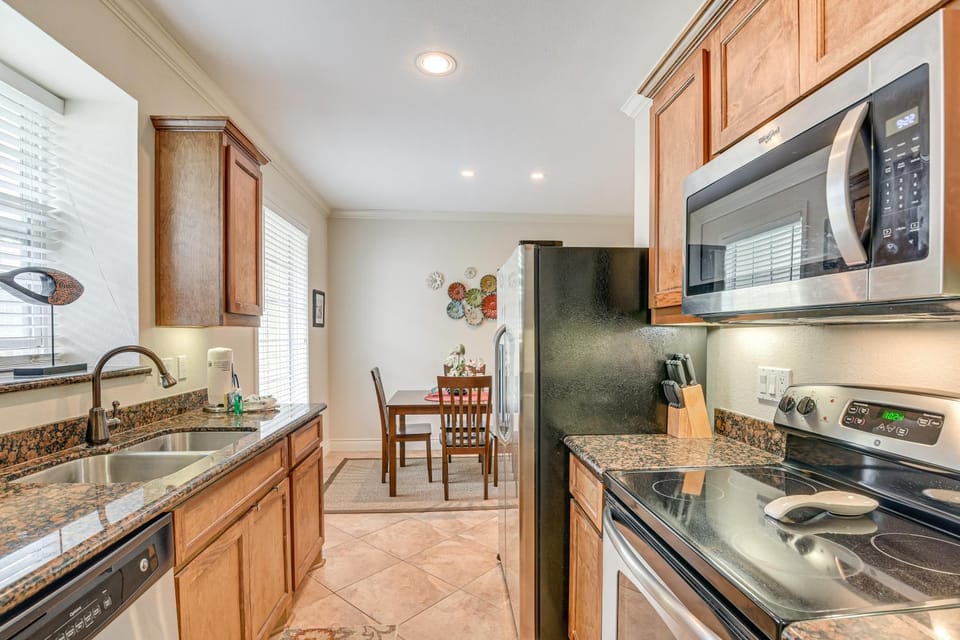 Beachfront Escape in Galveston: 2 Pools & Hot Tub House in Galveston Island