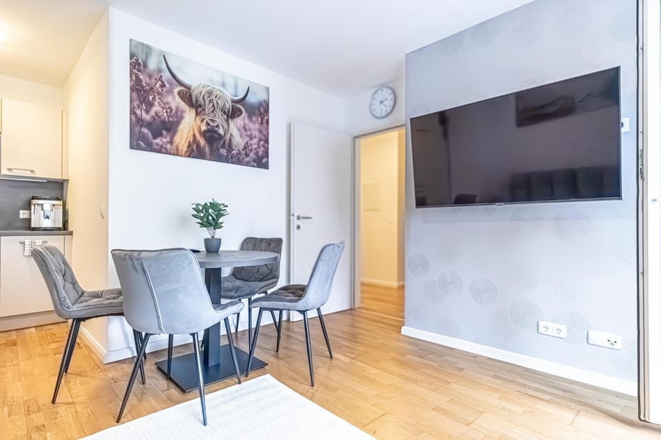 TV and multimedia, Kitchen or kitchenette, Seating area