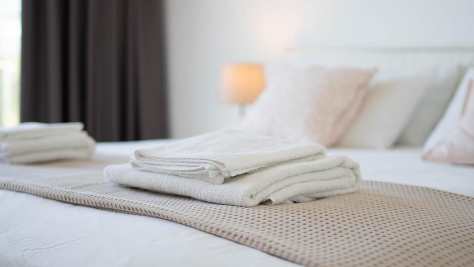 Bed, Photo of the whole room, Bedroom, towels