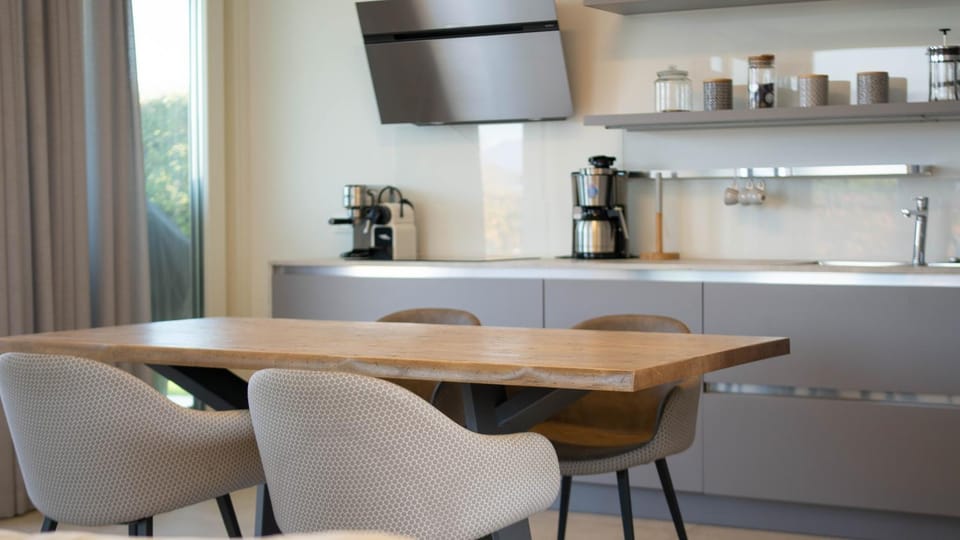 Coffee/tea facilities, Kitchen or kitchenette, Dining area