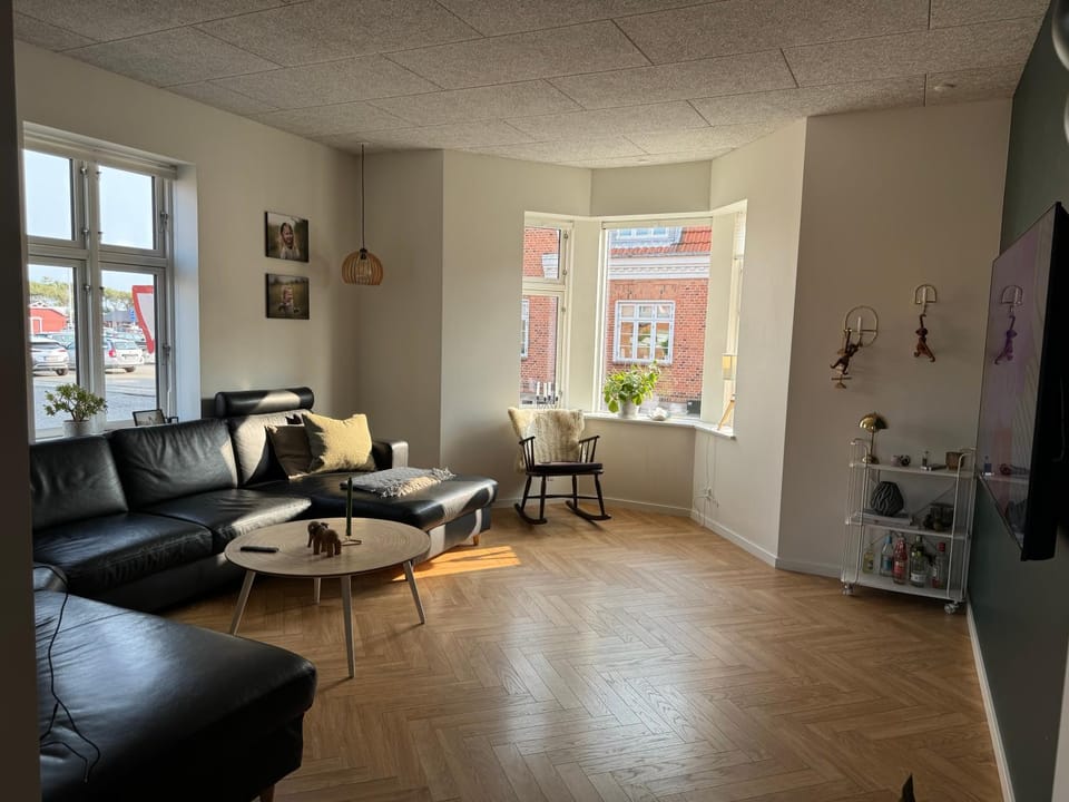 Stort byhus ved havnen i centrum Villa in Ringkobing