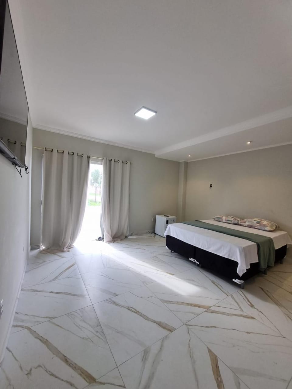 Bed, TV and multimedia, Photo of the whole room, Bedroom, minibar