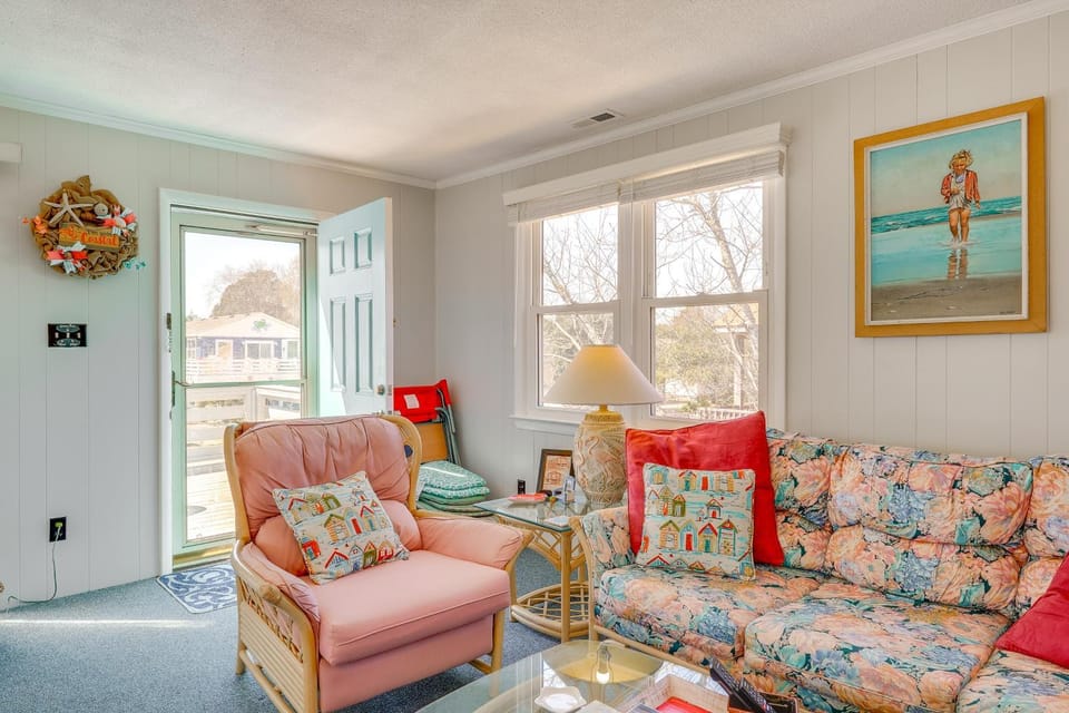 1 Mi to Avalon Pier: Charming Coastal Cottage! House in Kill Devil Hills