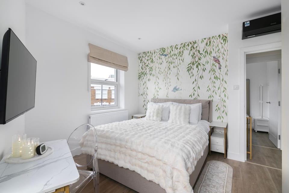 Bed, Photo of the whole room, Bedroom