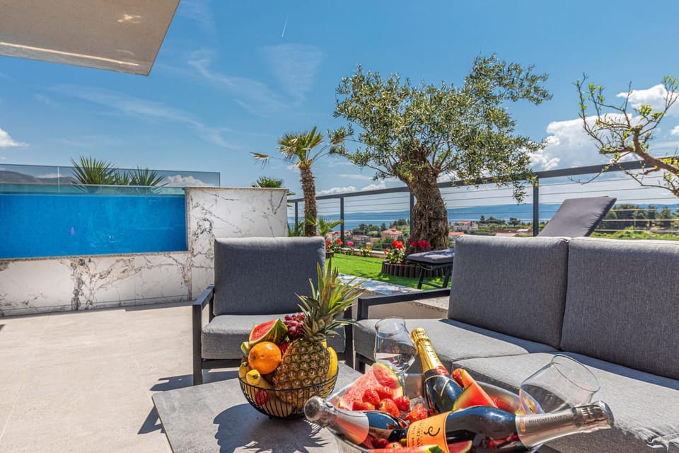 Balcony/Terrace, Balcony/Terrace, Swimming pool
