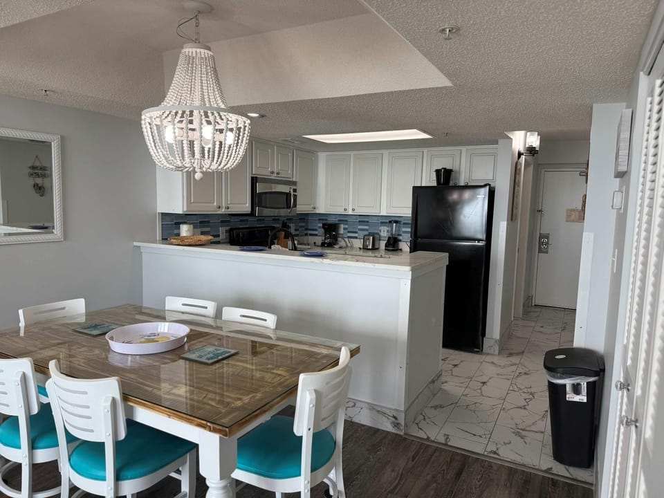 NEW OCEANFRONT 2br2ba - Camelot 411 House in Myrtle Beach