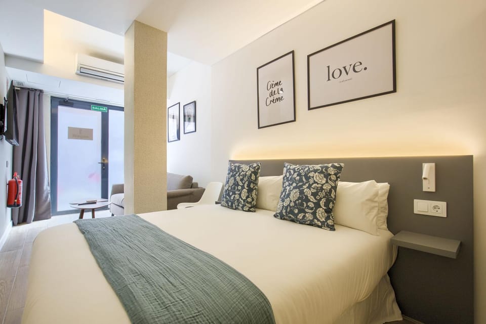 Bed, Bedroom, air conditioner
