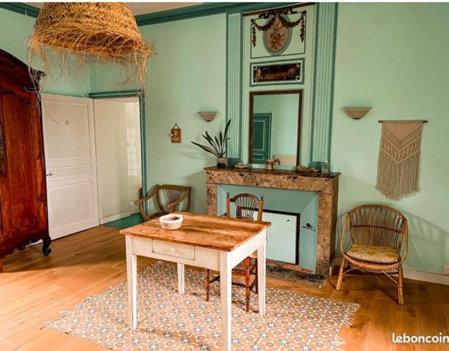 Jolly Château - private room "Chambre bleue" Bed and Breakfast in Pays de la Loire