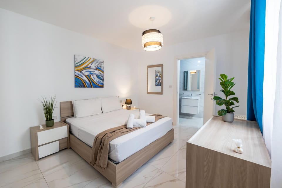 Bed, Bathroom, Photo of the whole room, Bedroom, towels