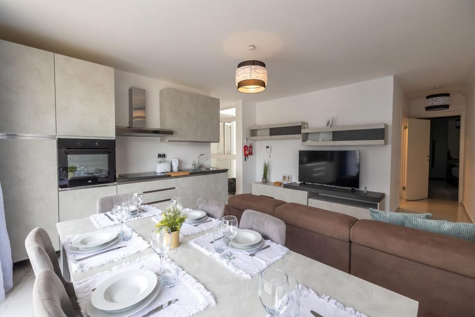 TV and multimedia, Kitchen or kitchenette, Living room, Seating area, Dining area, pet friendly, stove