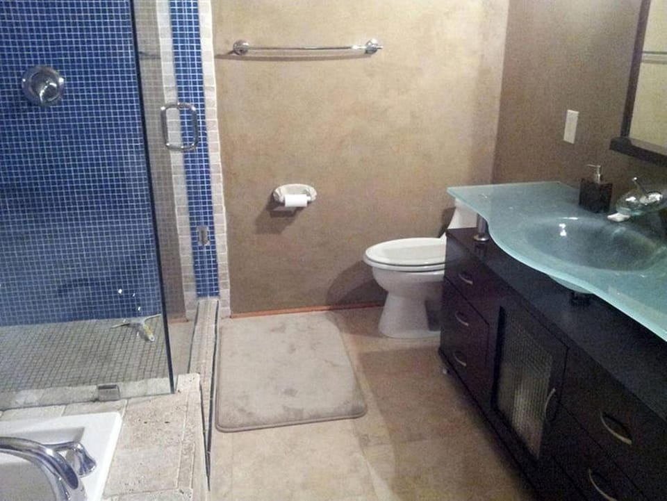 Luxury Four-Bedroom Cabin Rental with a Fireplace in New Braunfels, Texas Cabin in Bulverde