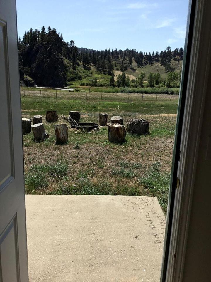 Riverside Cabin with Rare Claw-Foot Bathtub, Montana Cabin in Idaho