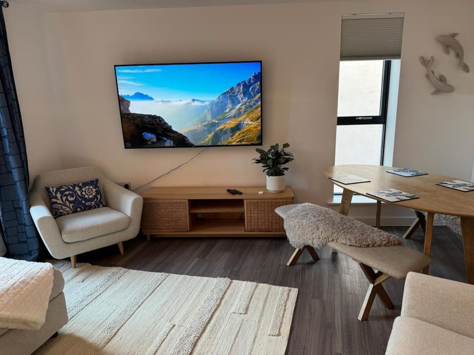 TV and multimedia, Living room, Dining area