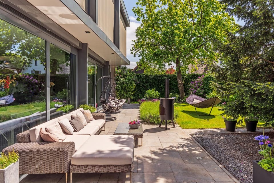Property building, Spring, Garden, View (from property/room), Balcony/Terrace, Seating area, Garden view