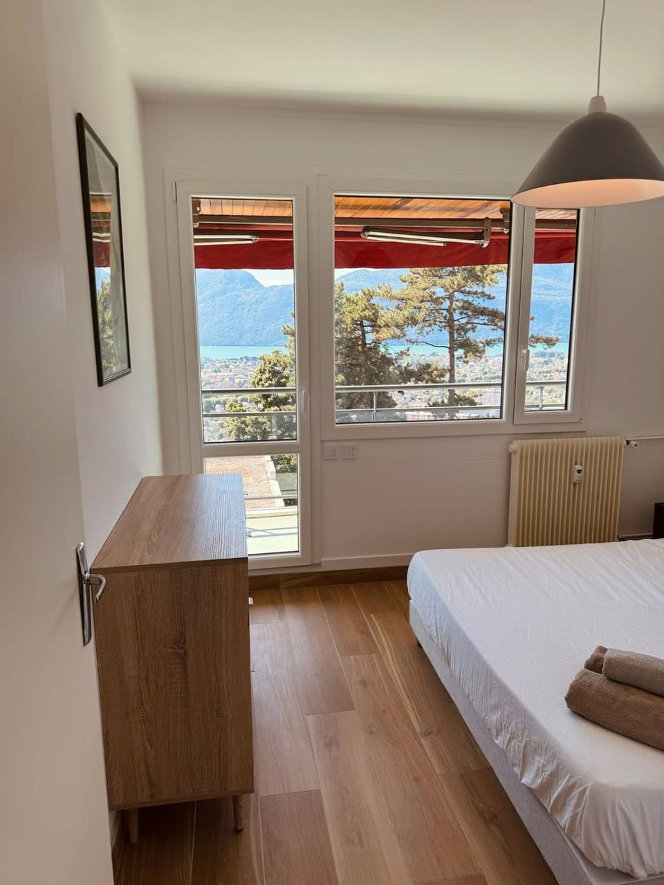 Bright 50m apartment with magnificent lake view Apartment in Aix-les-Bains
