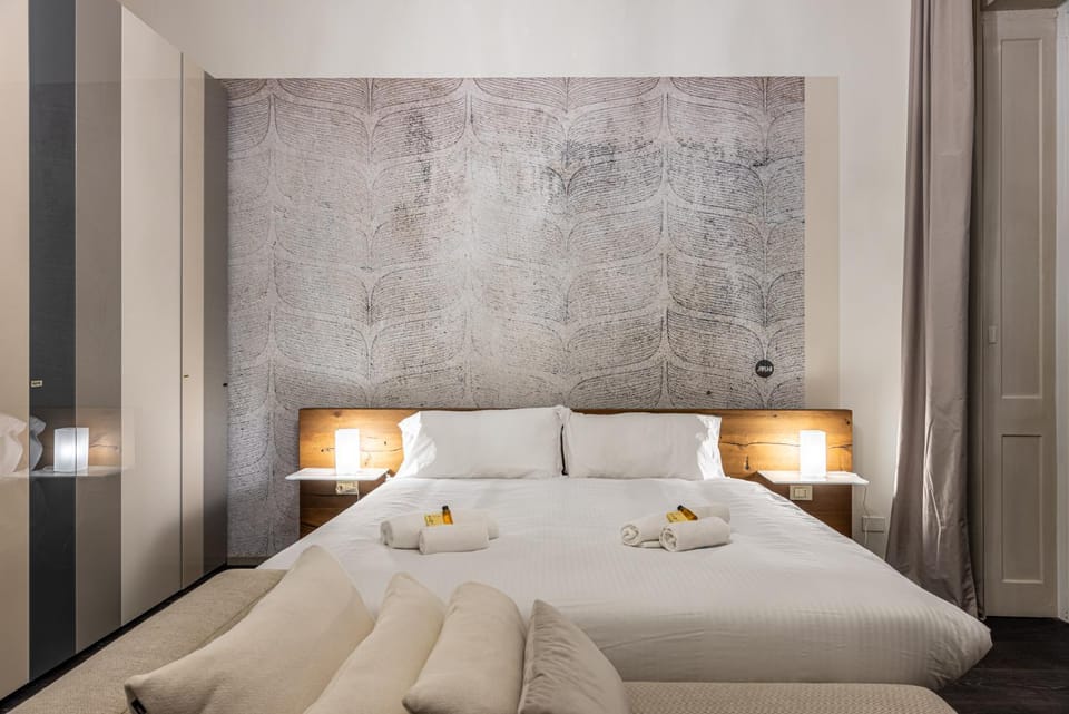 Bed, Bedroom, towels