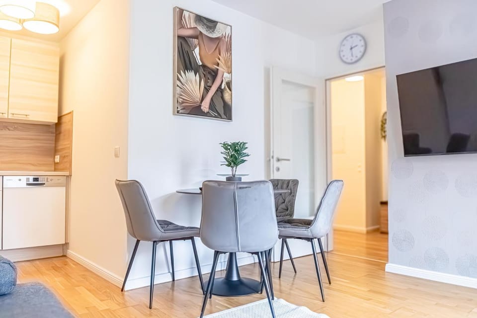 TV and multimedia, Kitchen or kitchenette, Dining area
