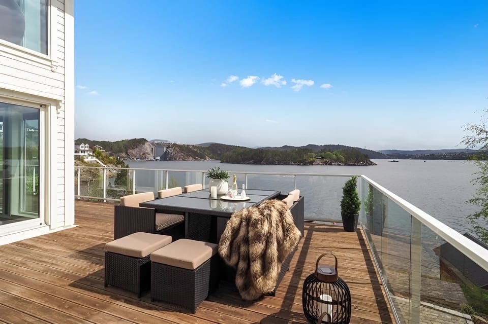 Patio, Day, View (from property/room), Balcony/Terrace, Dining area, Sea view