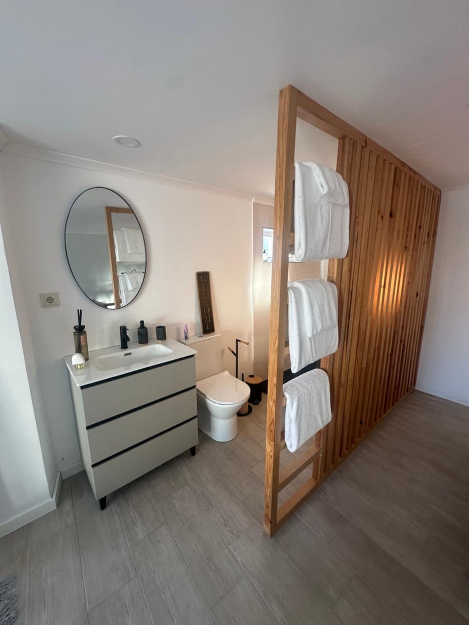 Bathroom, towels