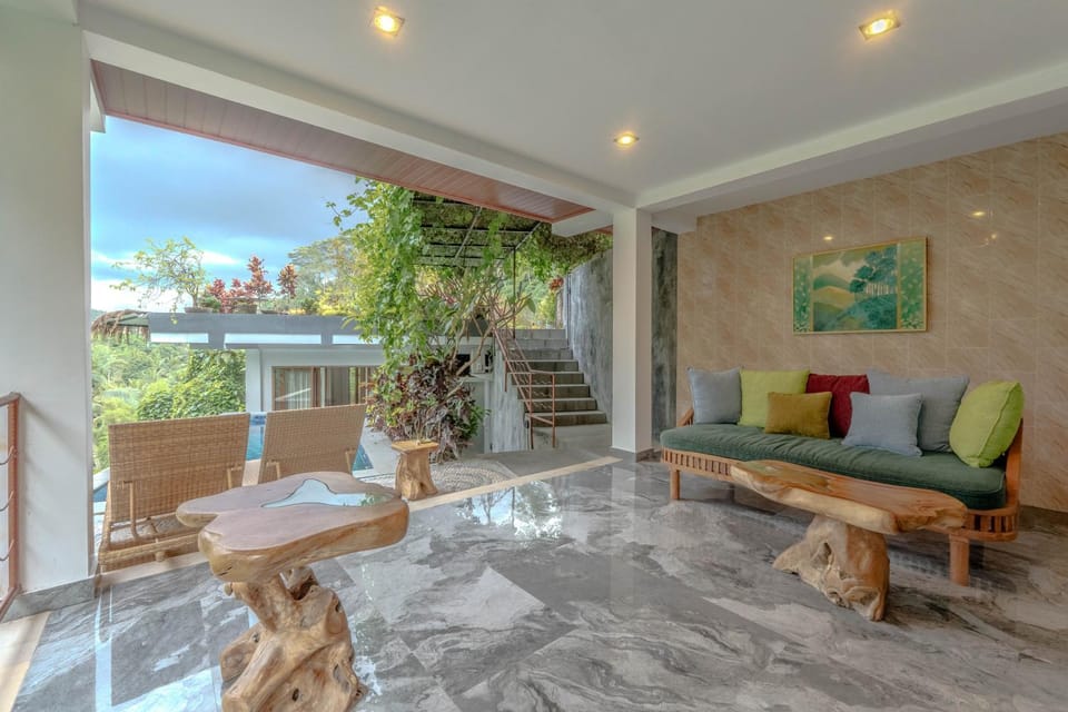 Patio, View (from property/room), Balcony/Terrace, Living room, Seating area