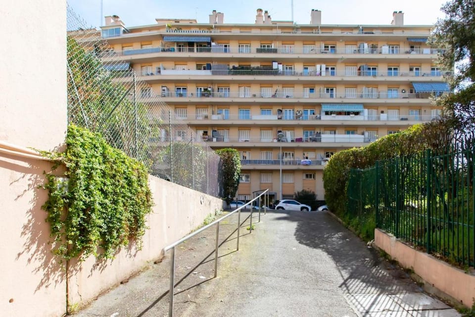 #41 Staywizus - Flat for 6, 3 BDR Parking Wifi 5mins walk Tram T1 Apartment in Nice