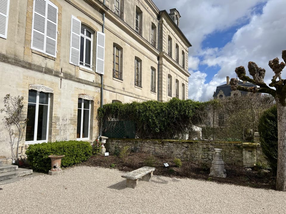 Le jardin de L'Hippodrome Apartment in Chantilly