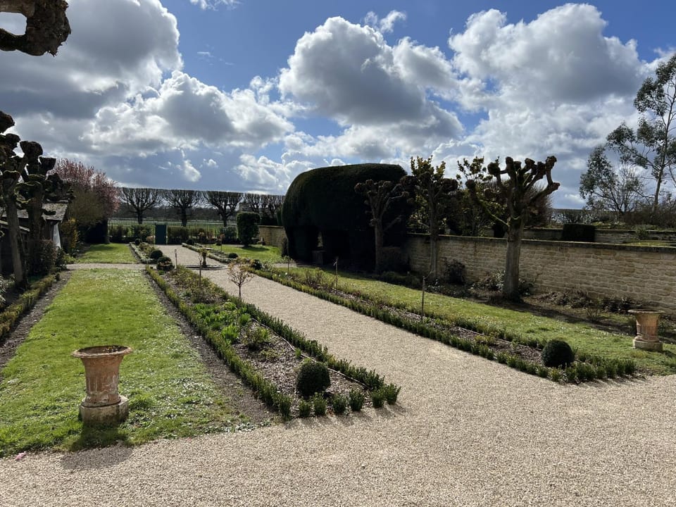Le jardin de L'Hippodrome Apartment in Chantilly