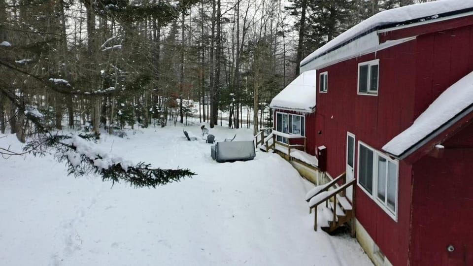 Property building, Natural landscape, Winter