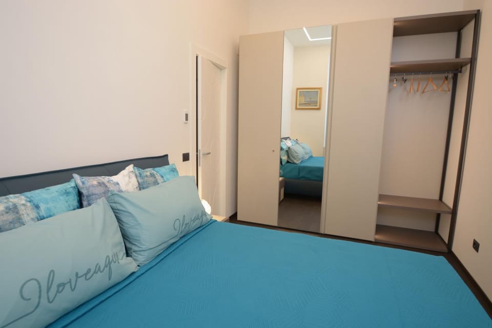 Bedroom, wardrobe