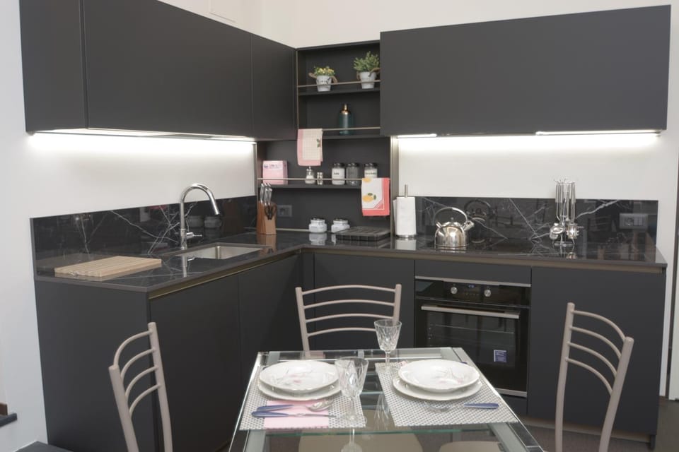 Kitchen or kitchenette, Dining area, stove