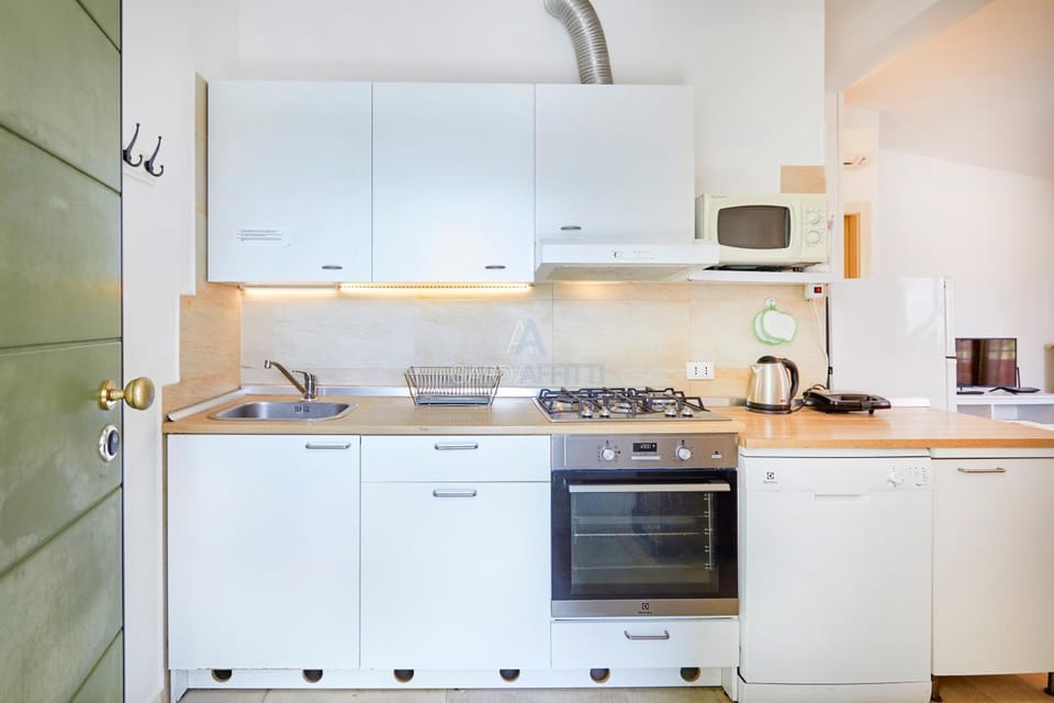 Kitchen or kitchenette, dishwasher