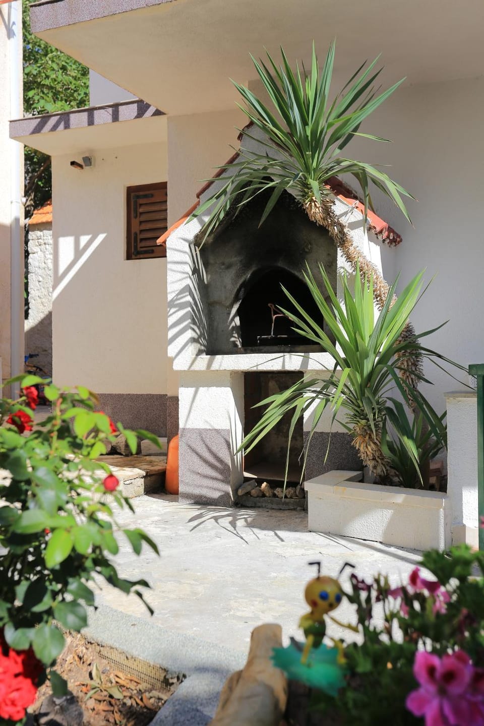 Location, children, Family