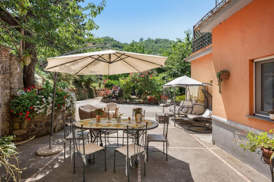 Property building, Balcony/Terrace, Living room