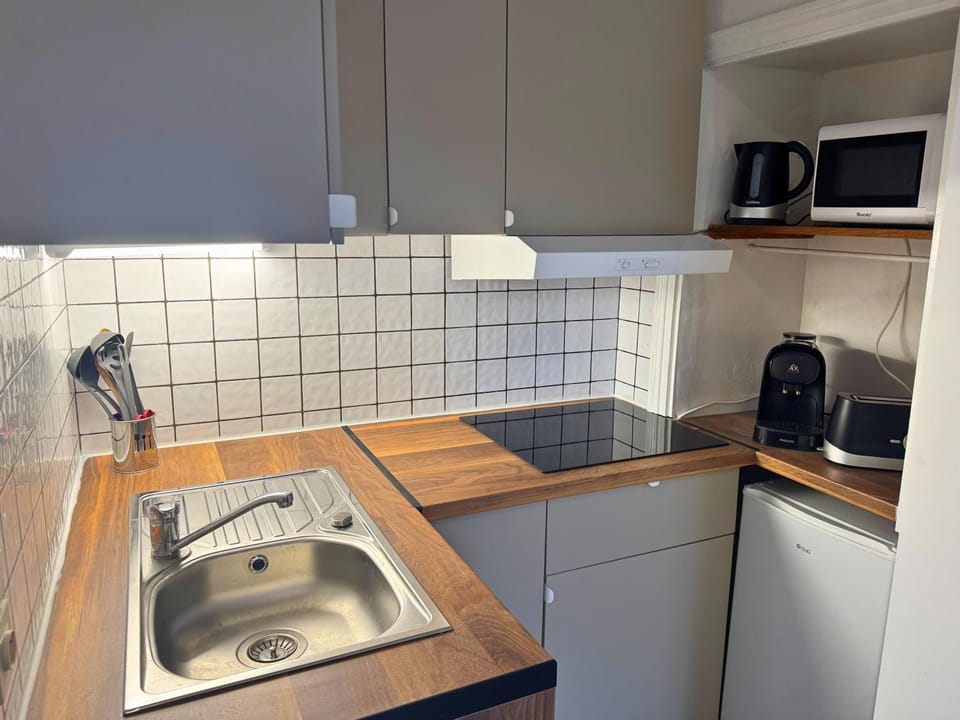 Kitchen or kitchenette, stove