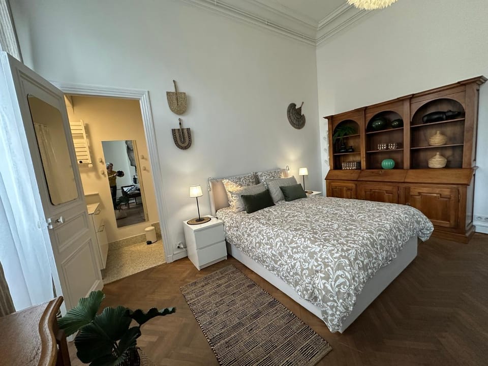 Bed, Bathroom, Photo of the whole room, Bedroom